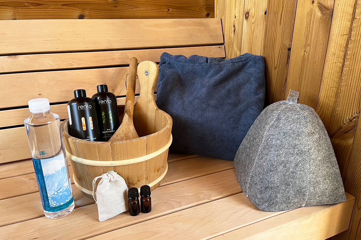 Sauna Poncho Rental Set