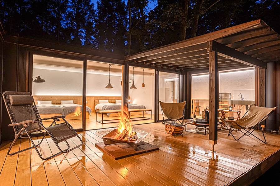 Three independent cabins, each offering around 80㎡ of open, private space.